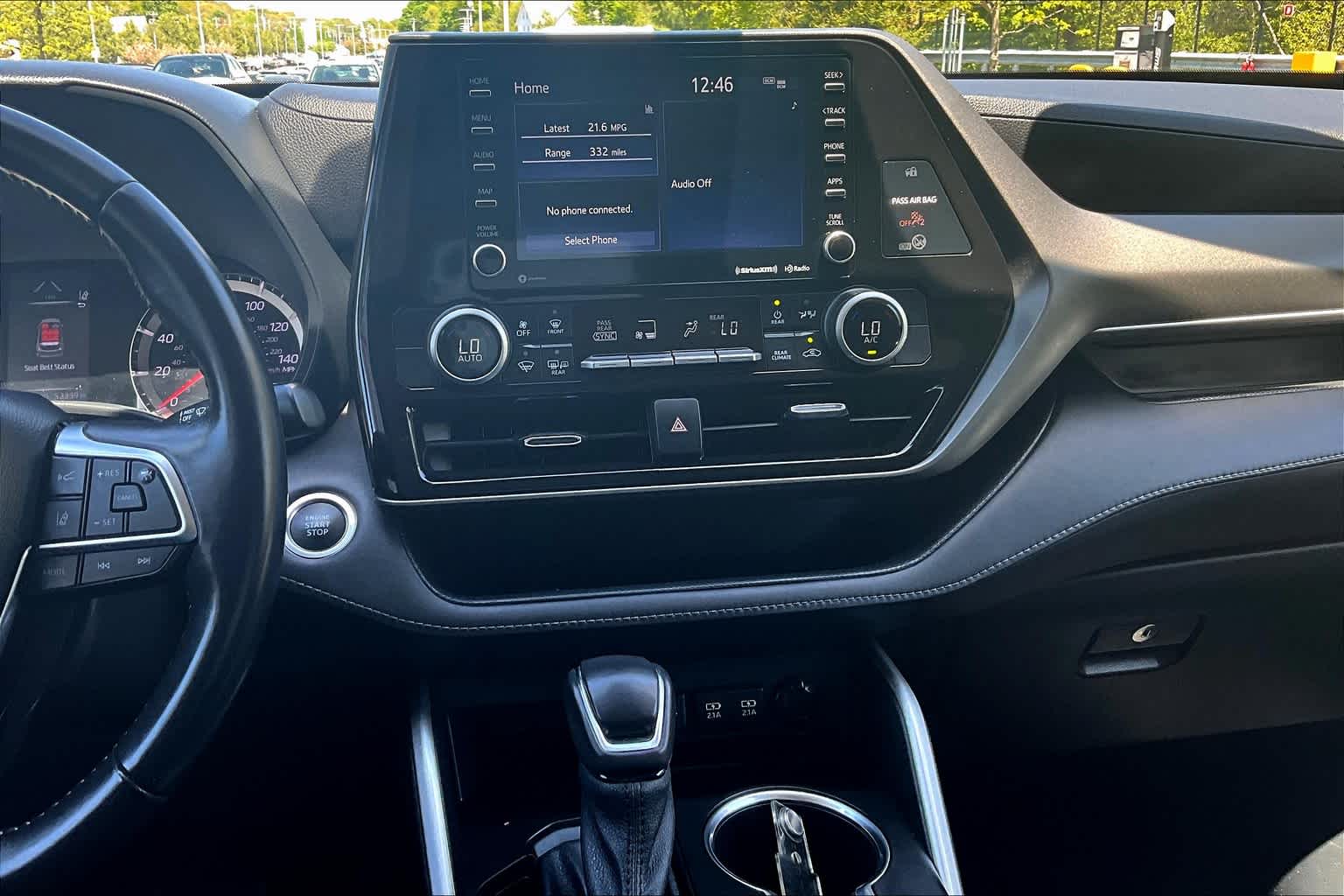 2021 Toyota Highlander LE - Photo 19