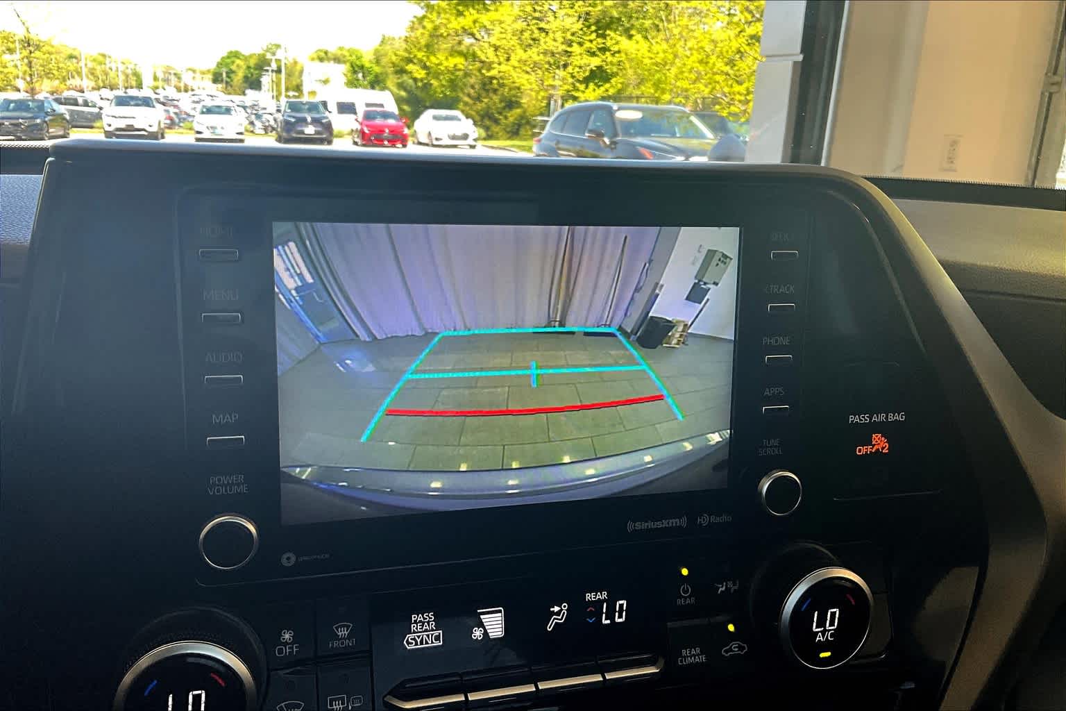 2021 Toyota Highlander LE - Photo 20