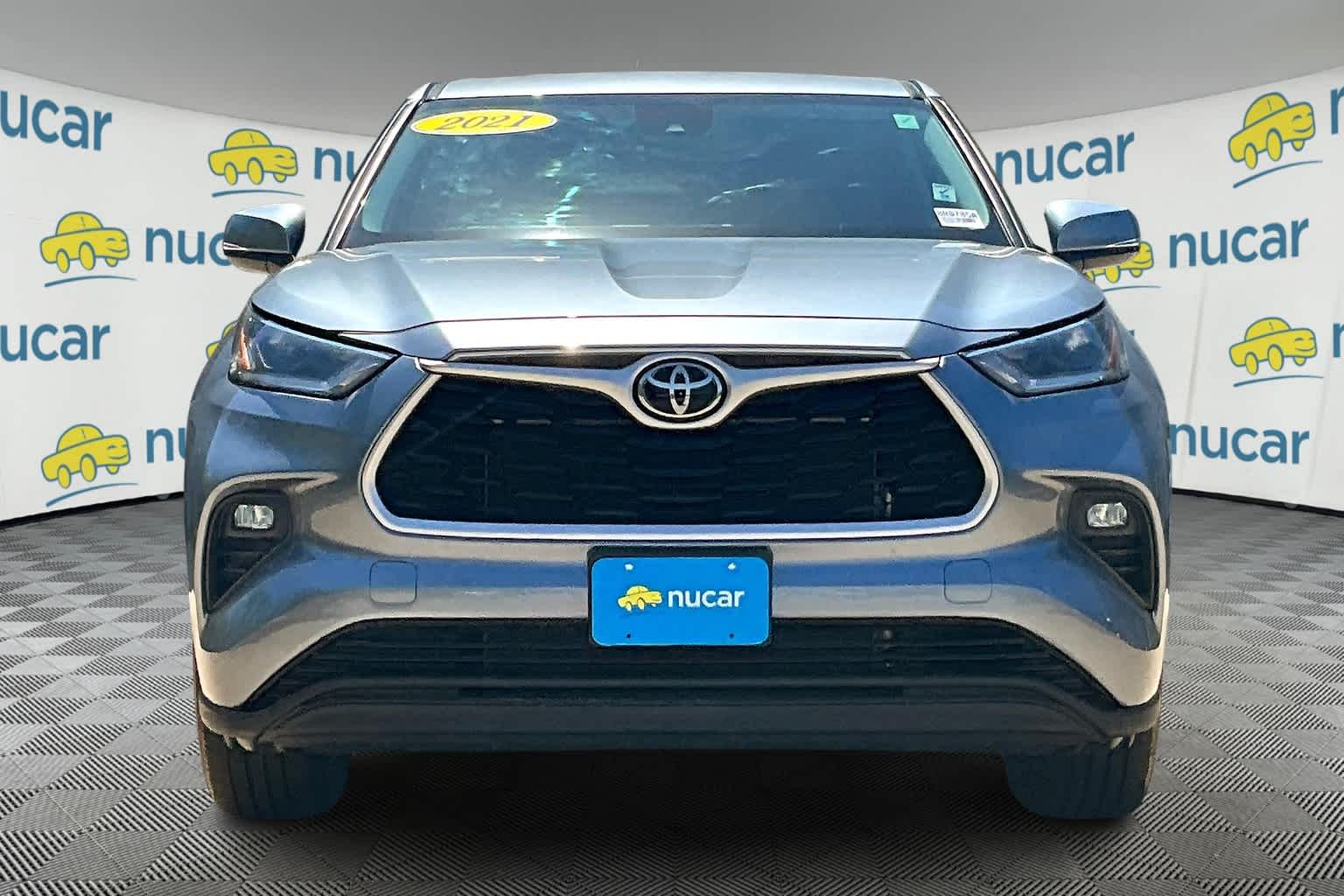 2021 Toyota Highlander LE - Photo 2