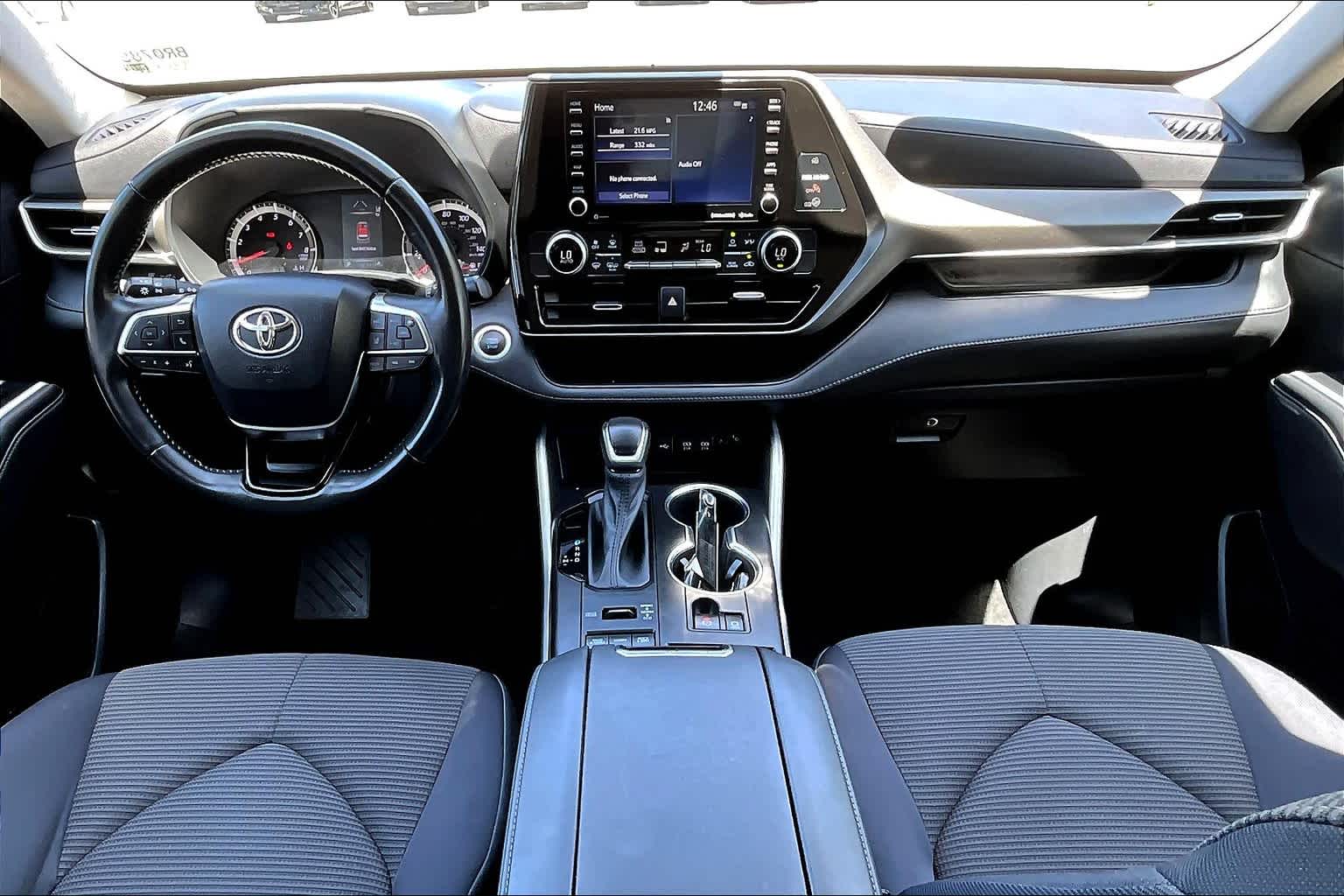 2021 Toyota Highlander LE - Photo 22