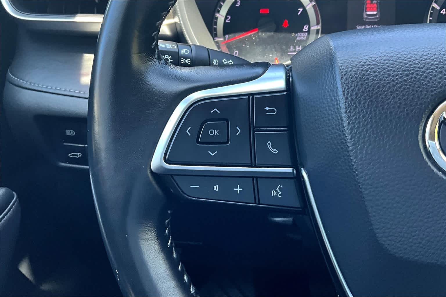 2021 Toyota Highlander LE - Photo 24