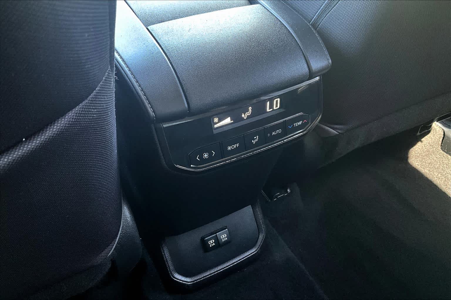 2021 Toyota Highlander LE - Photo 29
