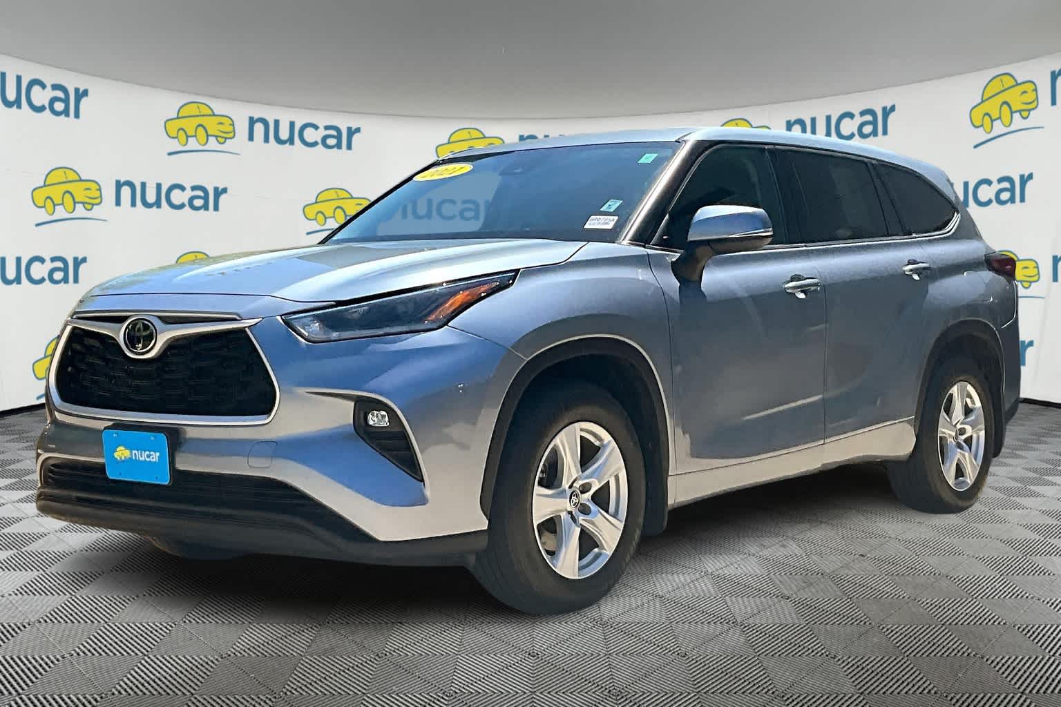 2021 Toyota Highlander LE - Photo 3