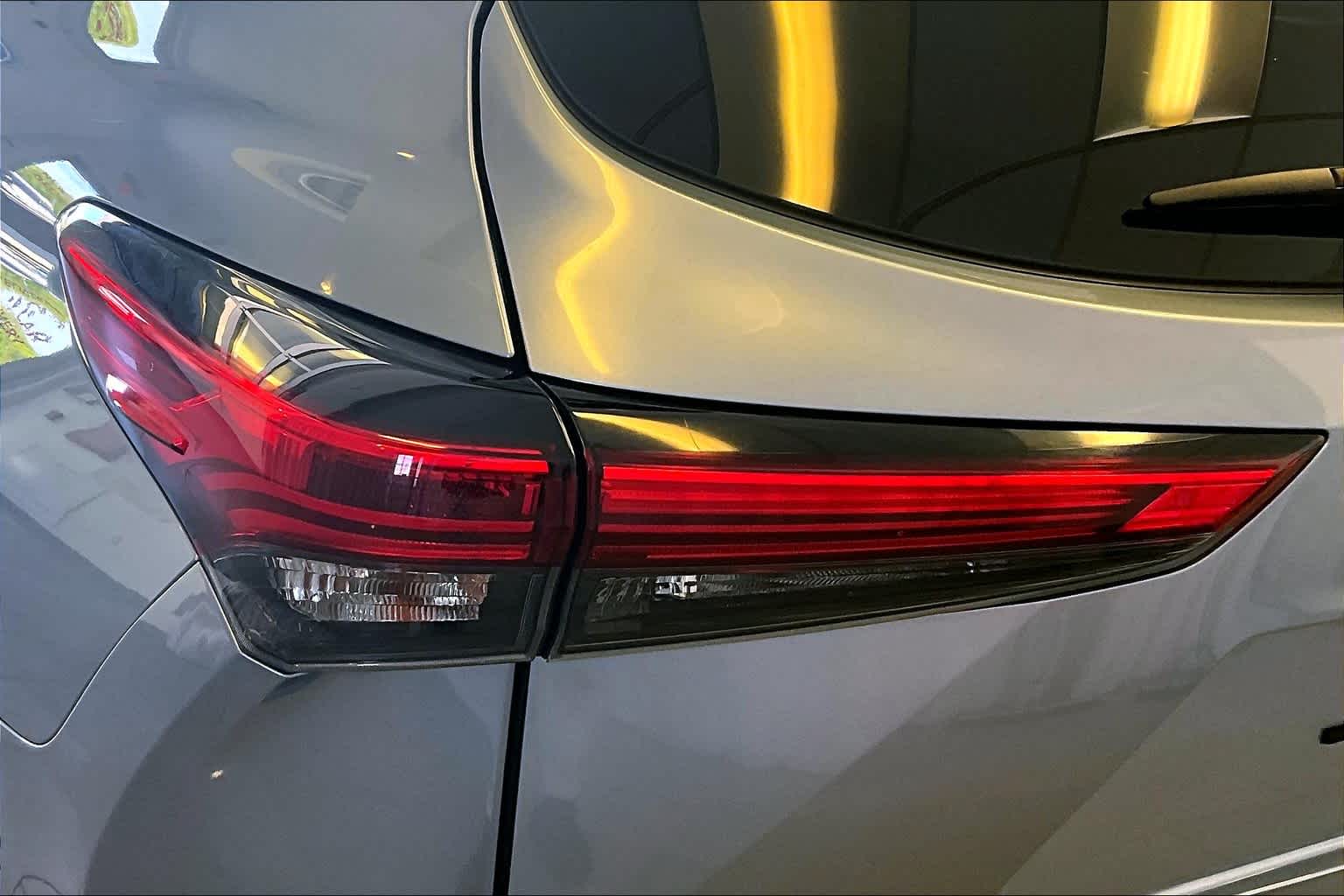 2021 Toyota Highlander LE - Photo 35