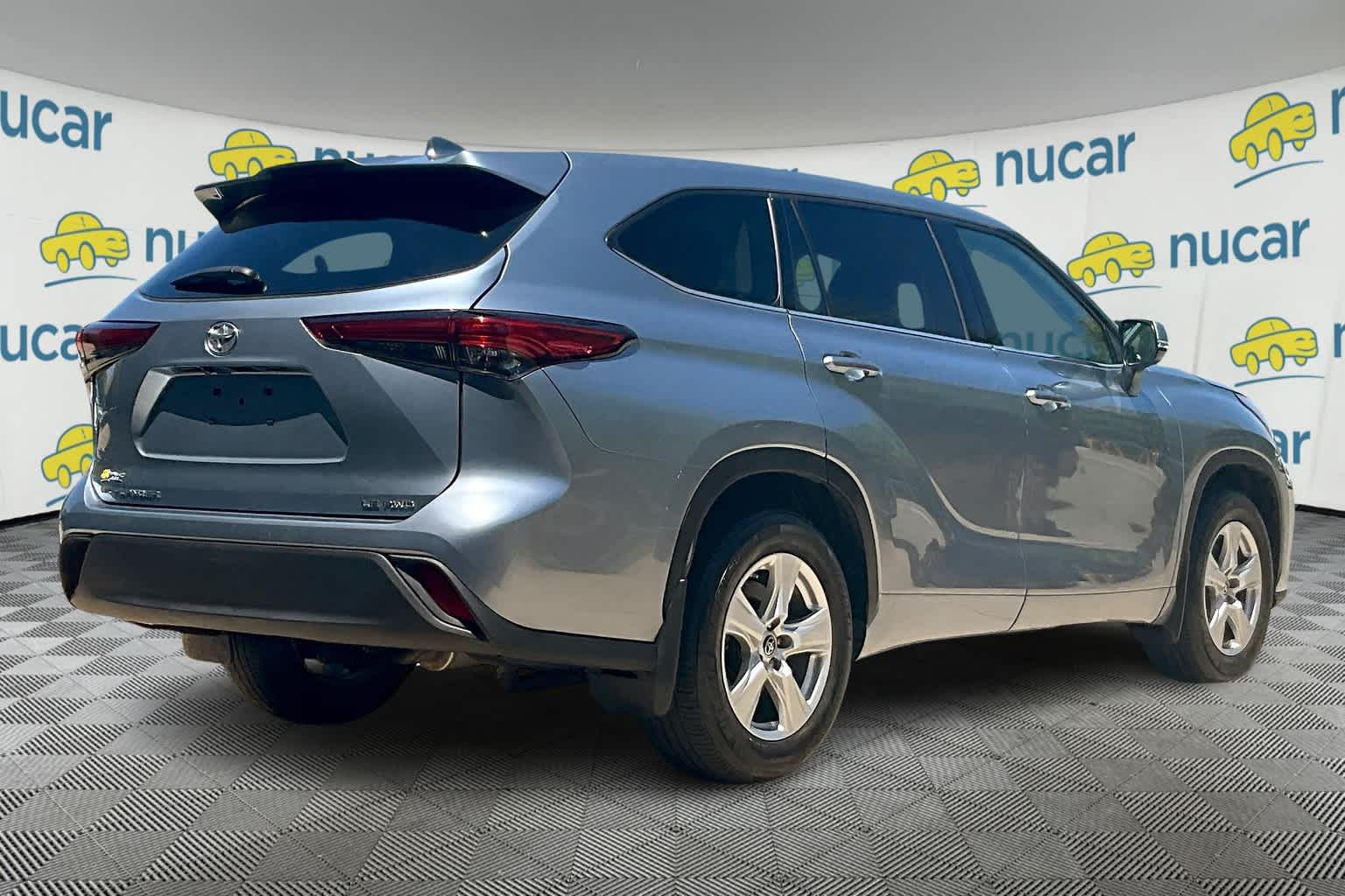 2021 Toyota Highlander LE - Photo 6