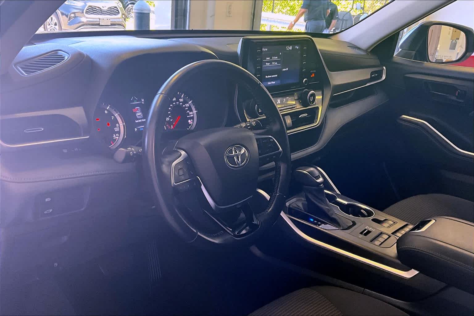 2021 Toyota Highlander LE - Photo 8