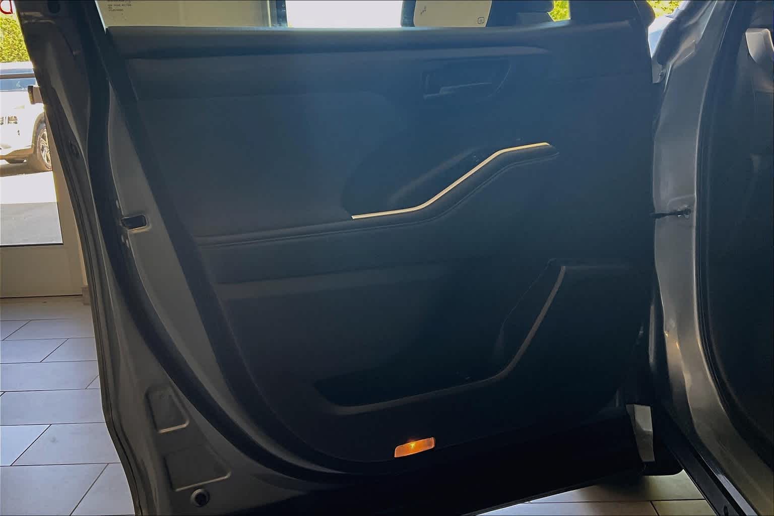 2021 Toyota Highlander LE - Photo 9