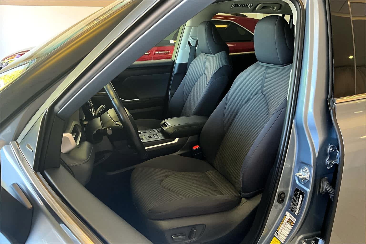 2021 Toyota Highlander LE - Photo 10