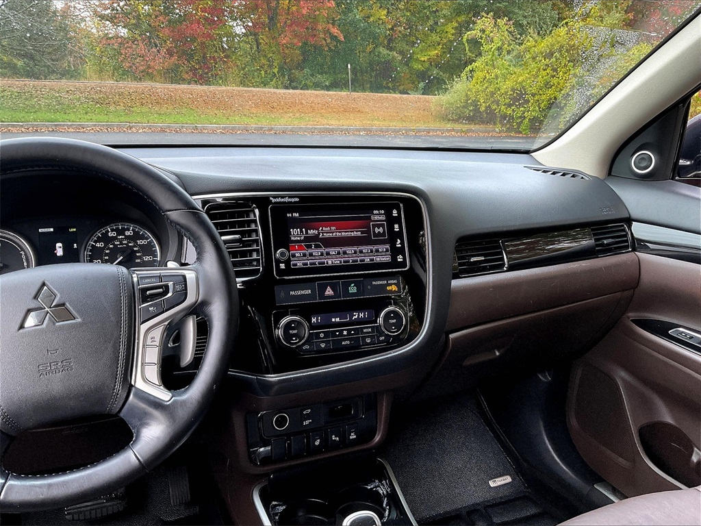2018 Mitsubishi Outlander PHEV SEL - Photo 17