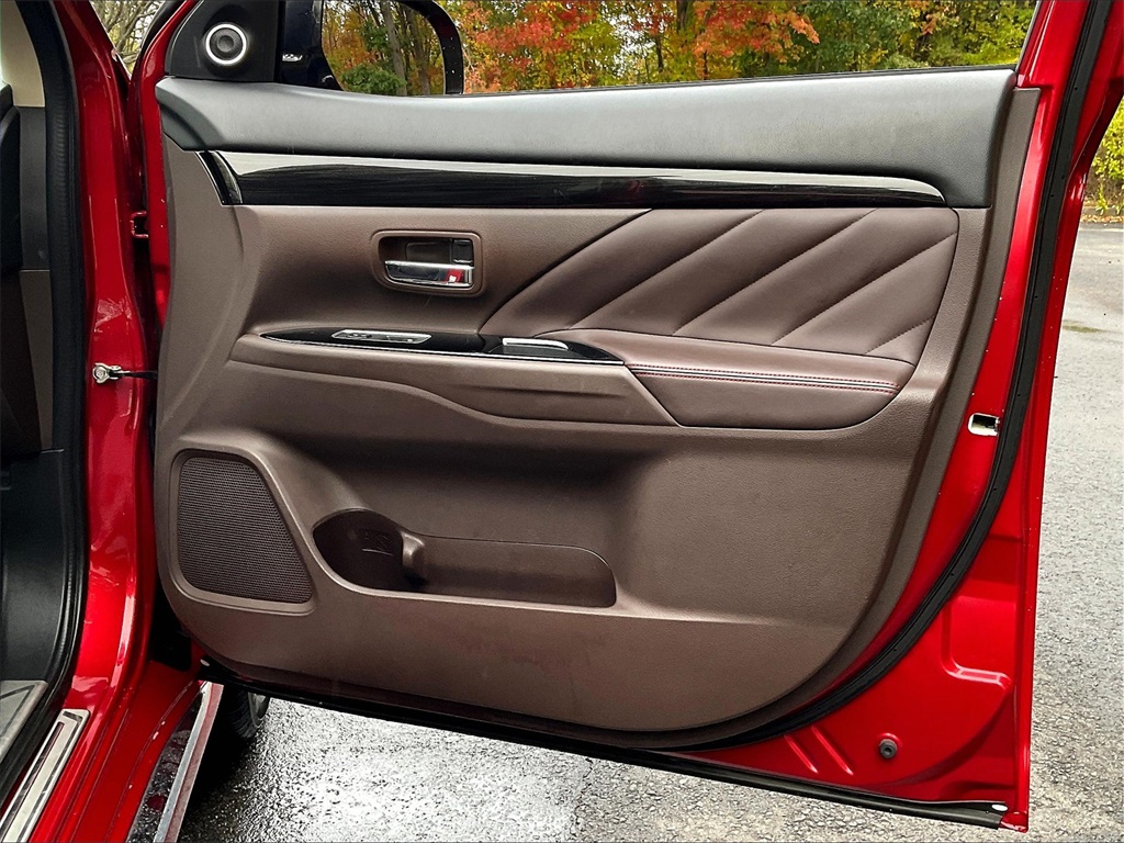 2018 Mitsubishi Outlander PHEV SEL - Photo 25