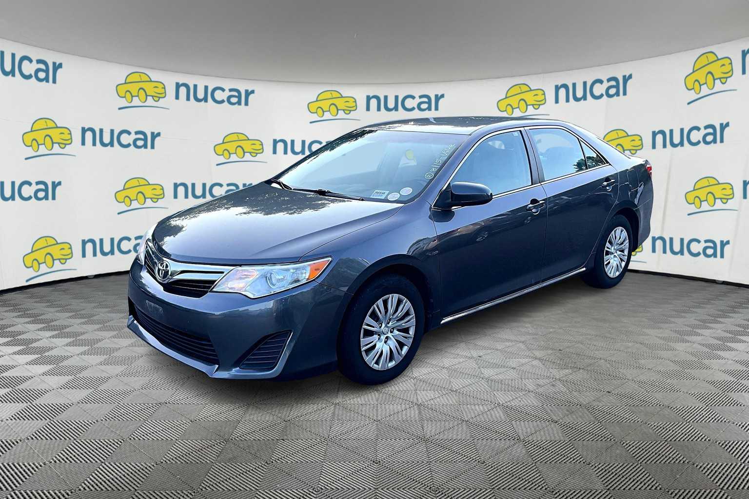 2014 Toyota Camry LE - Photo 2