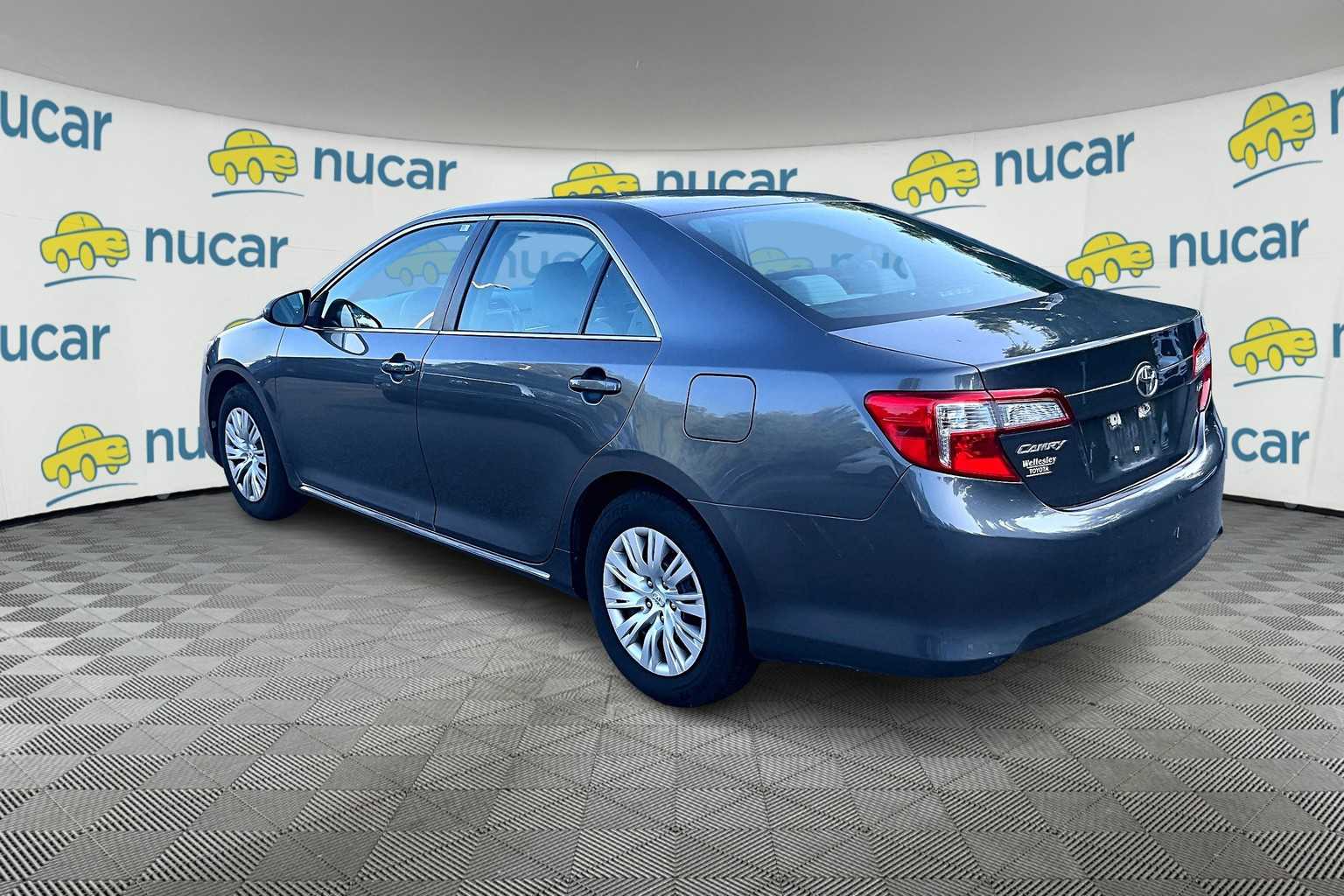 2014 Toyota Camry LE - Photo 3