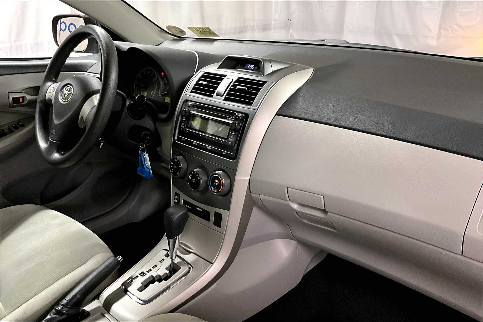2012 Toyota Corolla LE - Photo 14
