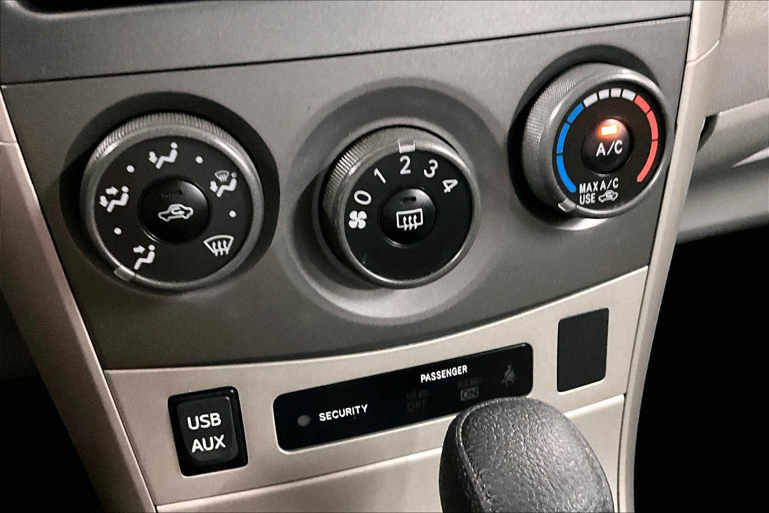 2012 Toyota Corolla LE - Photo 24