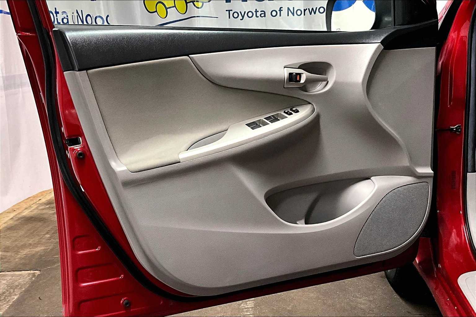 2012 Toyota Corolla LE - Photo 9