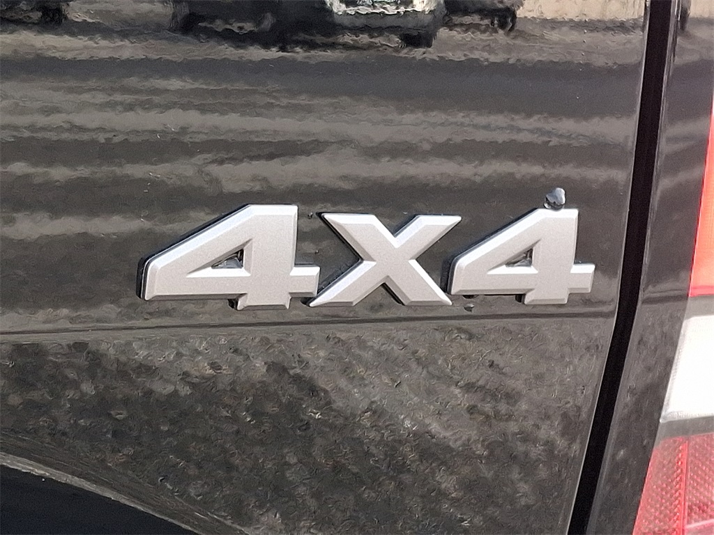 2024 Nissan Frontier S - Photo 29