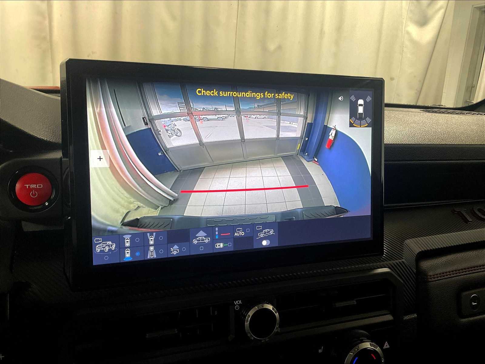 2024 Toyota Tacoma TRD Pro Hybrid - Photo 19