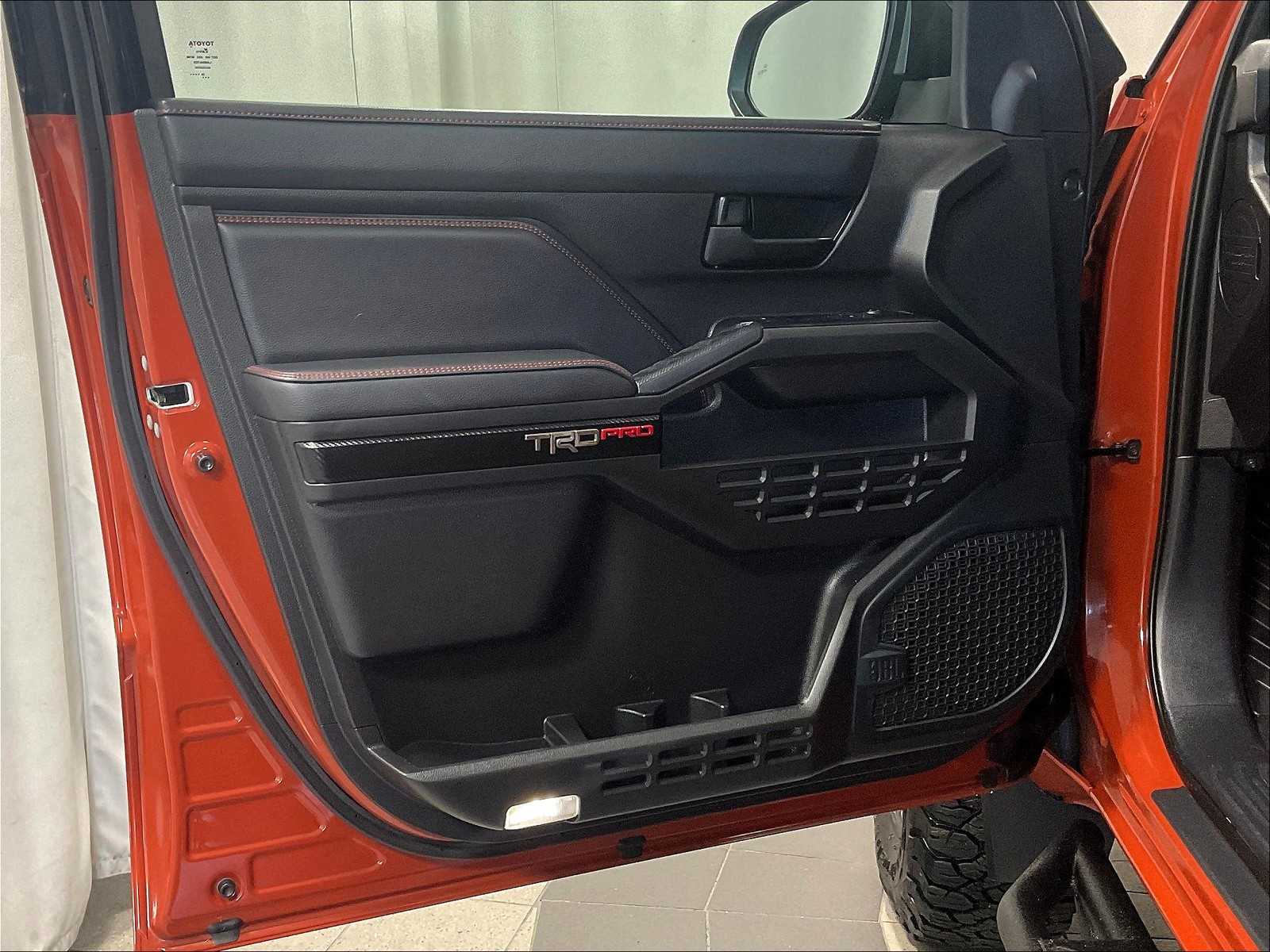 2024 Toyota Tacoma TRD Pro Hybrid - Photo 9