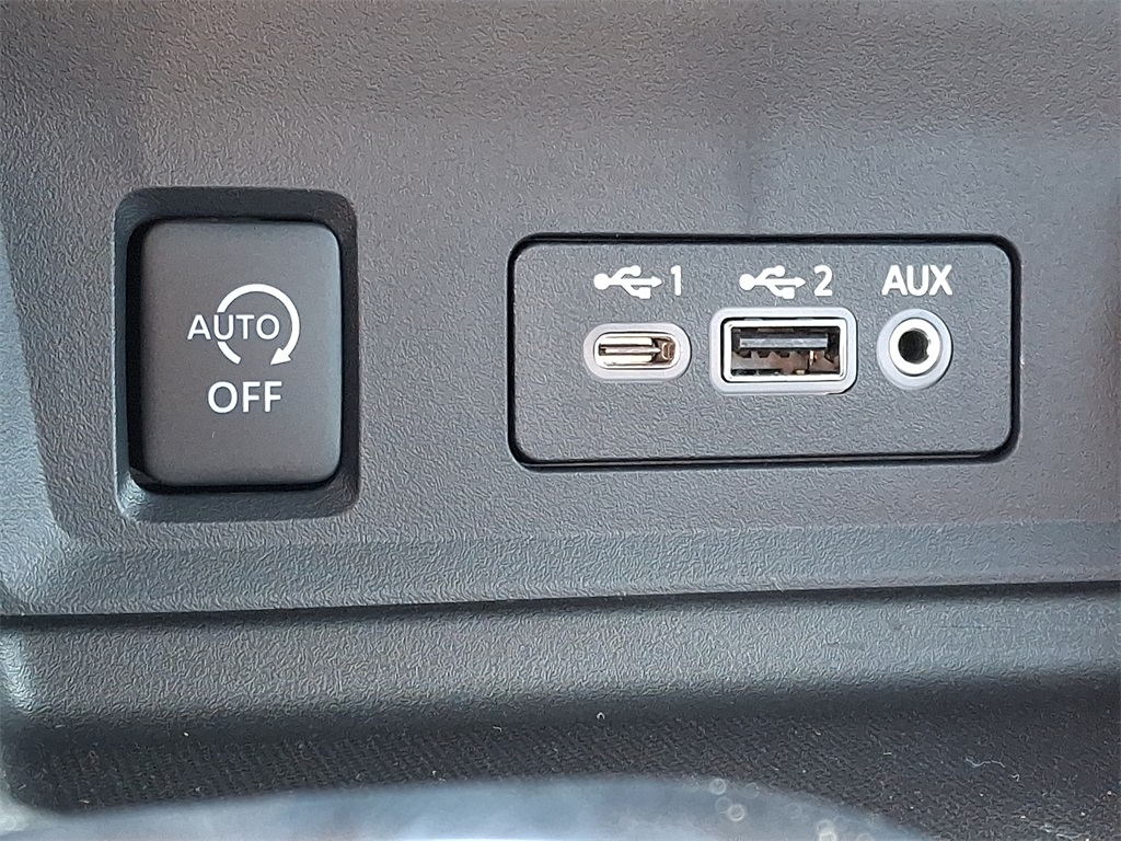 2025 Nissan Sentra SV - Photo 16