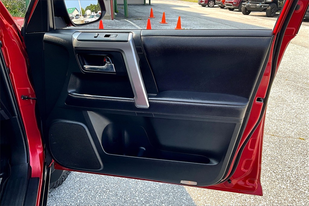 2018 Toyota 4Runner SR5 - Photo 12