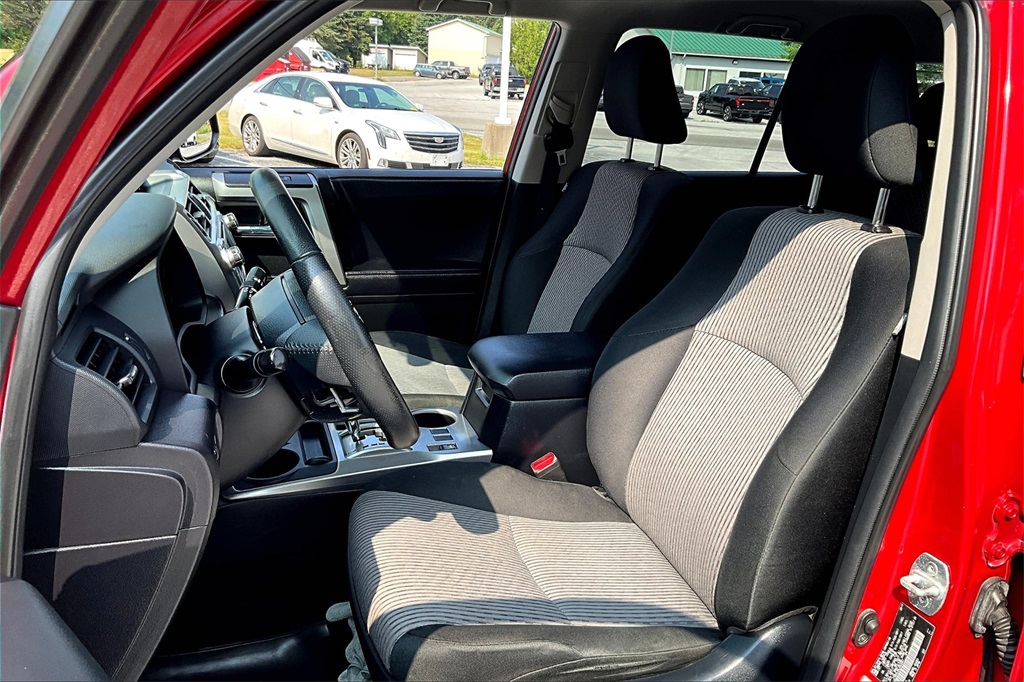 2018 Toyota 4Runner SR5 - Photo 10
