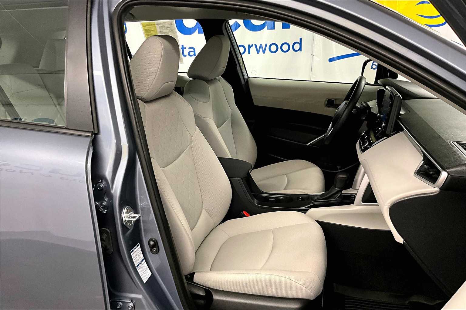 2022 Toyota Corolla Cross L - Photo 11