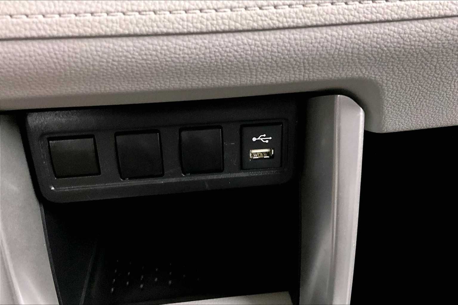 2022 Toyota Corolla Cross L - Photo 26