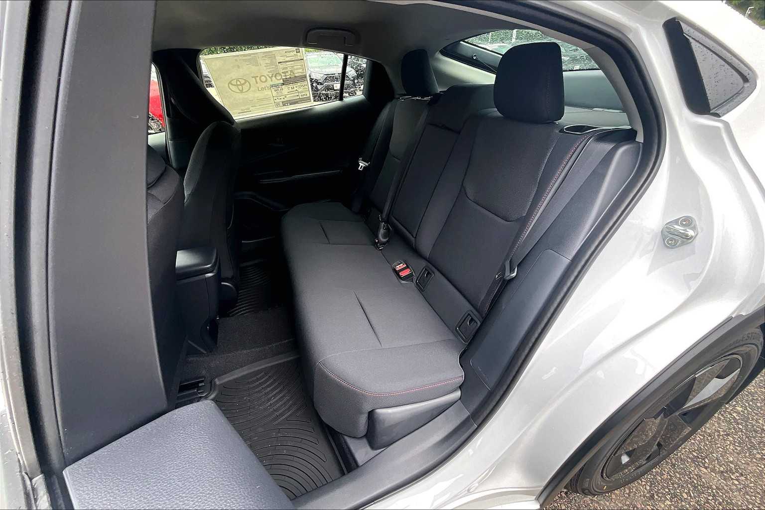 2025 Toyota Prius Plug-In Hybrid SE - Photo 15