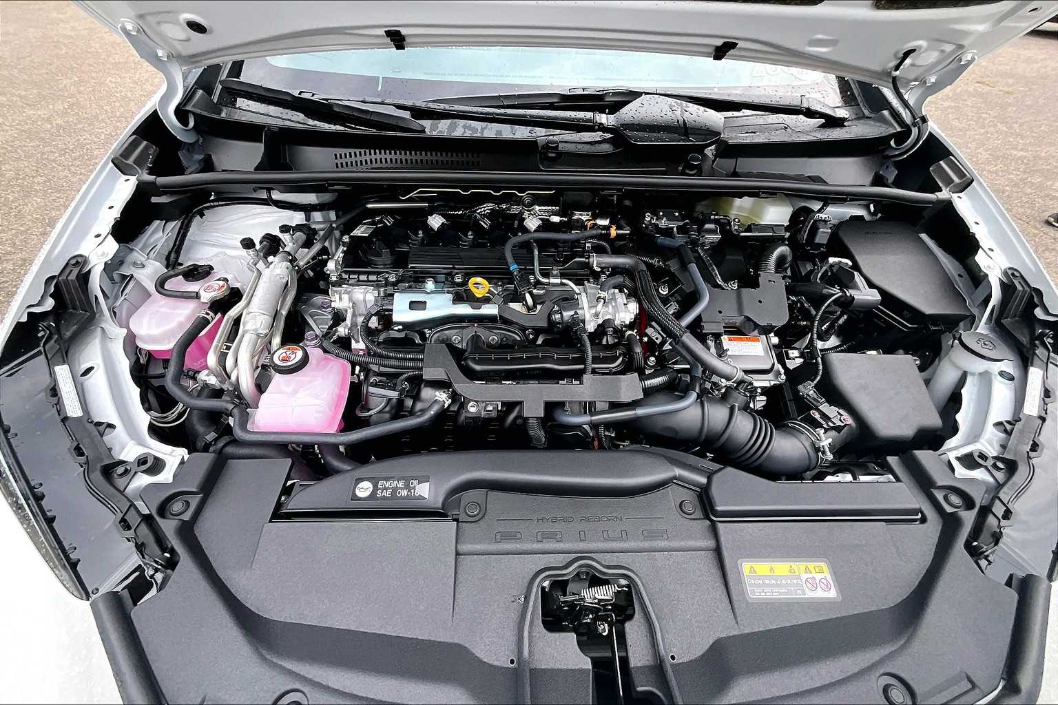 2025 Toyota Prius Plug-In Hybrid SE - Photo 16