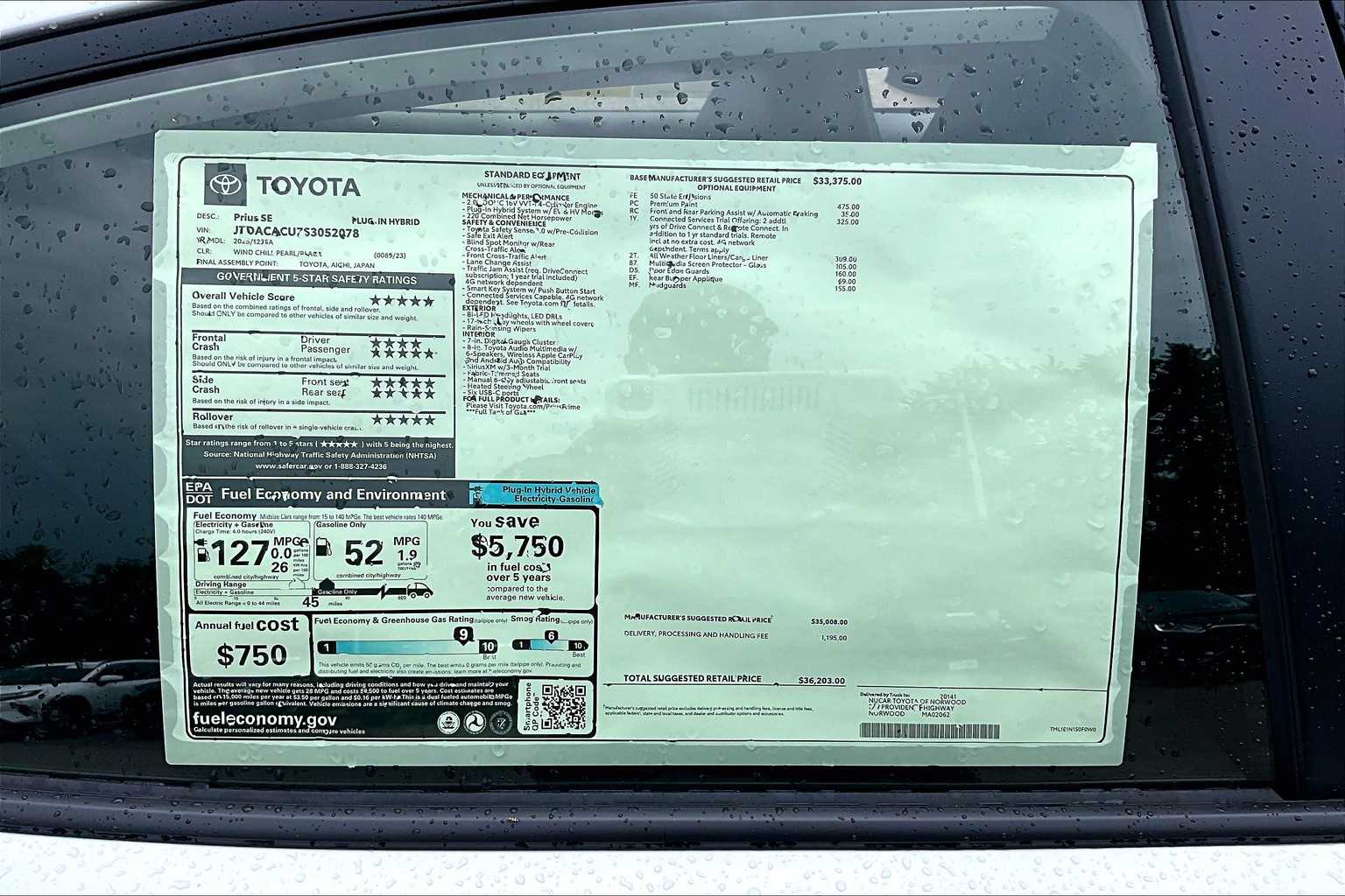 2025 Toyota Prius Plug-In Hybrid SE - Photo 18