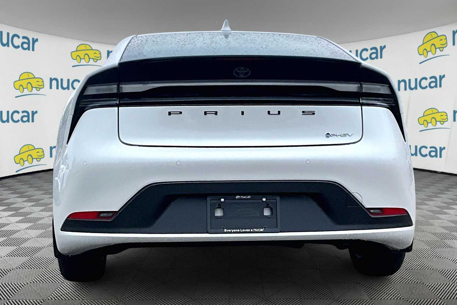 2025 Toyota Prius Plug-In Hybrid SE - Photo 6