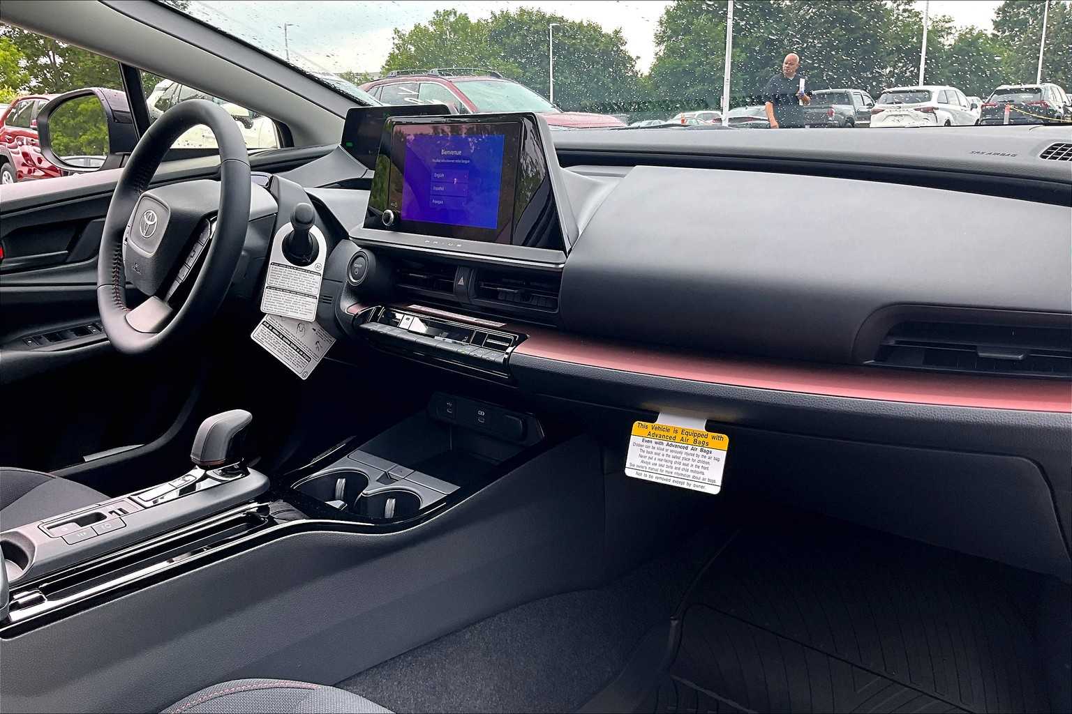 2025 Toyota Prius Plug-In Hybrid SE - Photo 10