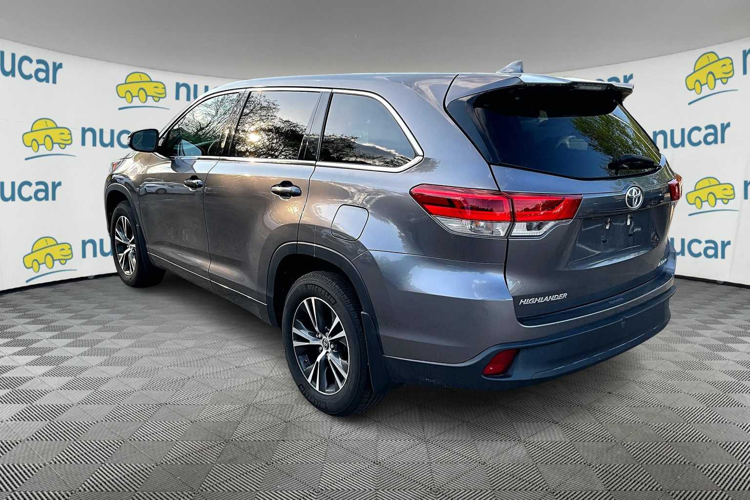 2018 Toyota Highlander LE Plus - Photo 3