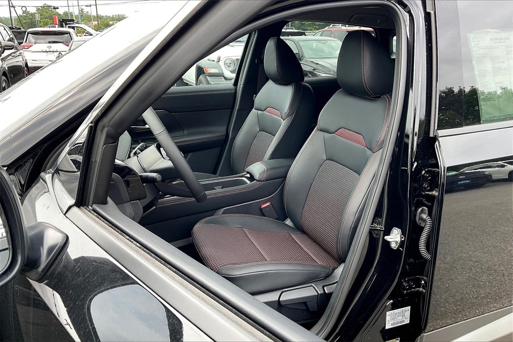 2025 Nissan Kicks SR - Photo 11
