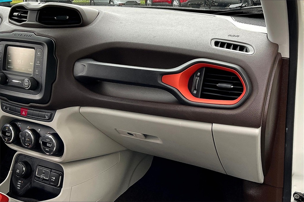 2015 Jeep Renegade Limited - Photo 12