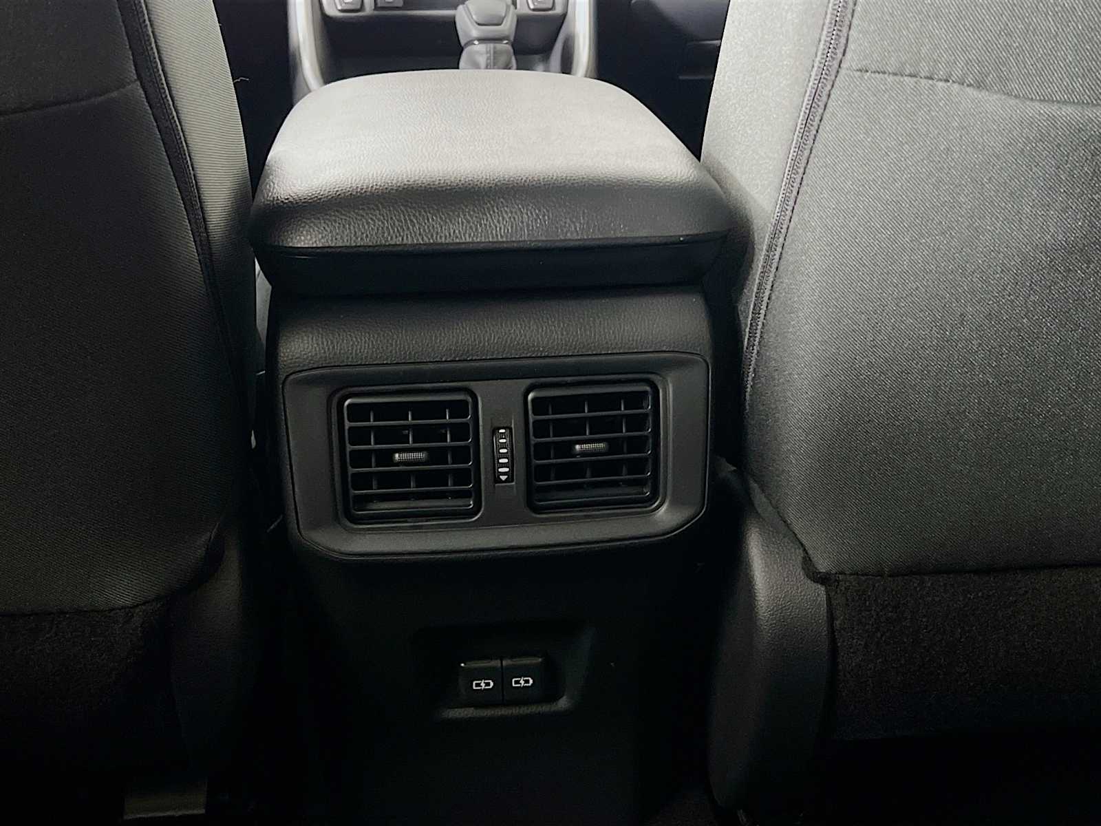 2025 Toyota RAV4 XLE - Photo 14