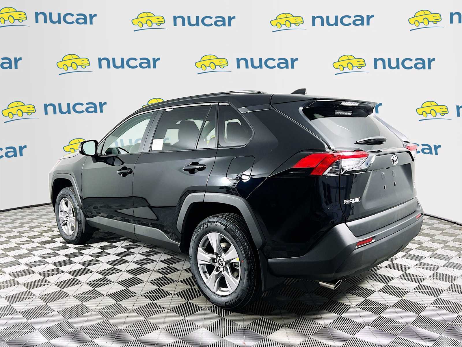 2025 Toyota RAV4 XLE - Photo 4