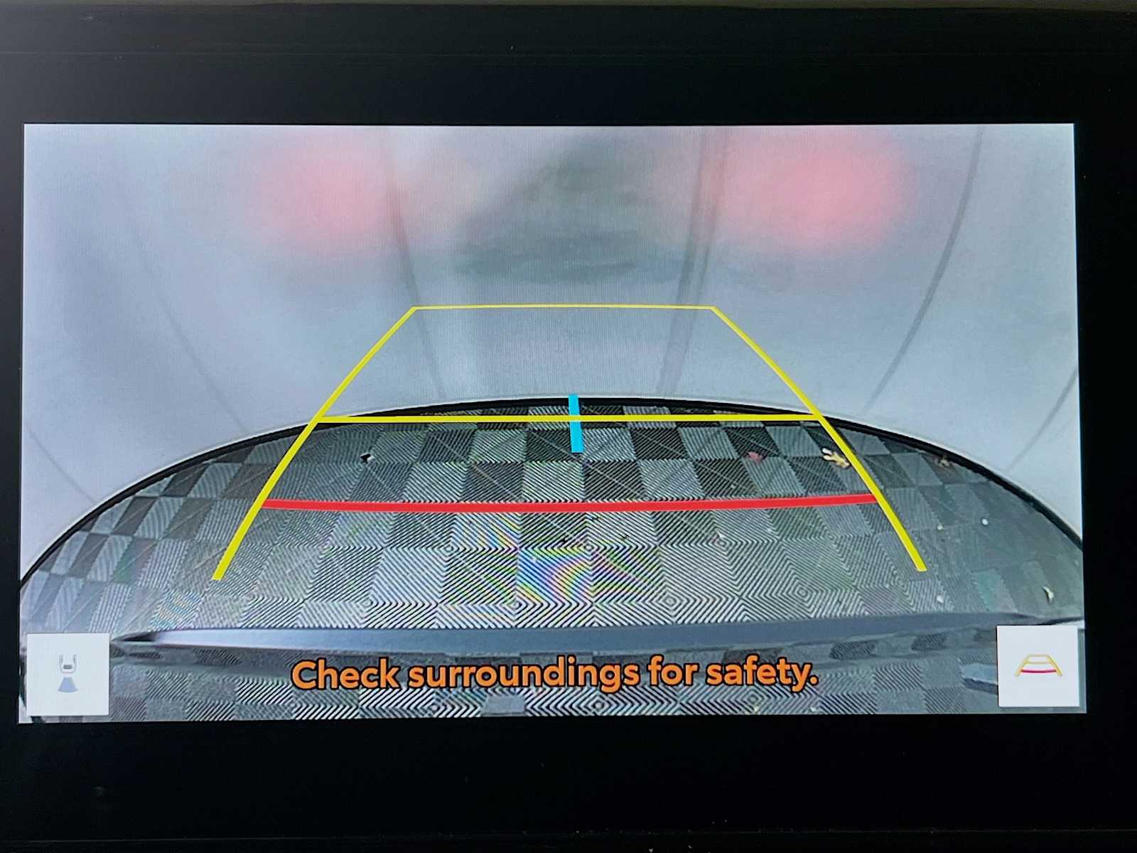 2025 Toyota RAV4 XLE - Photo 9