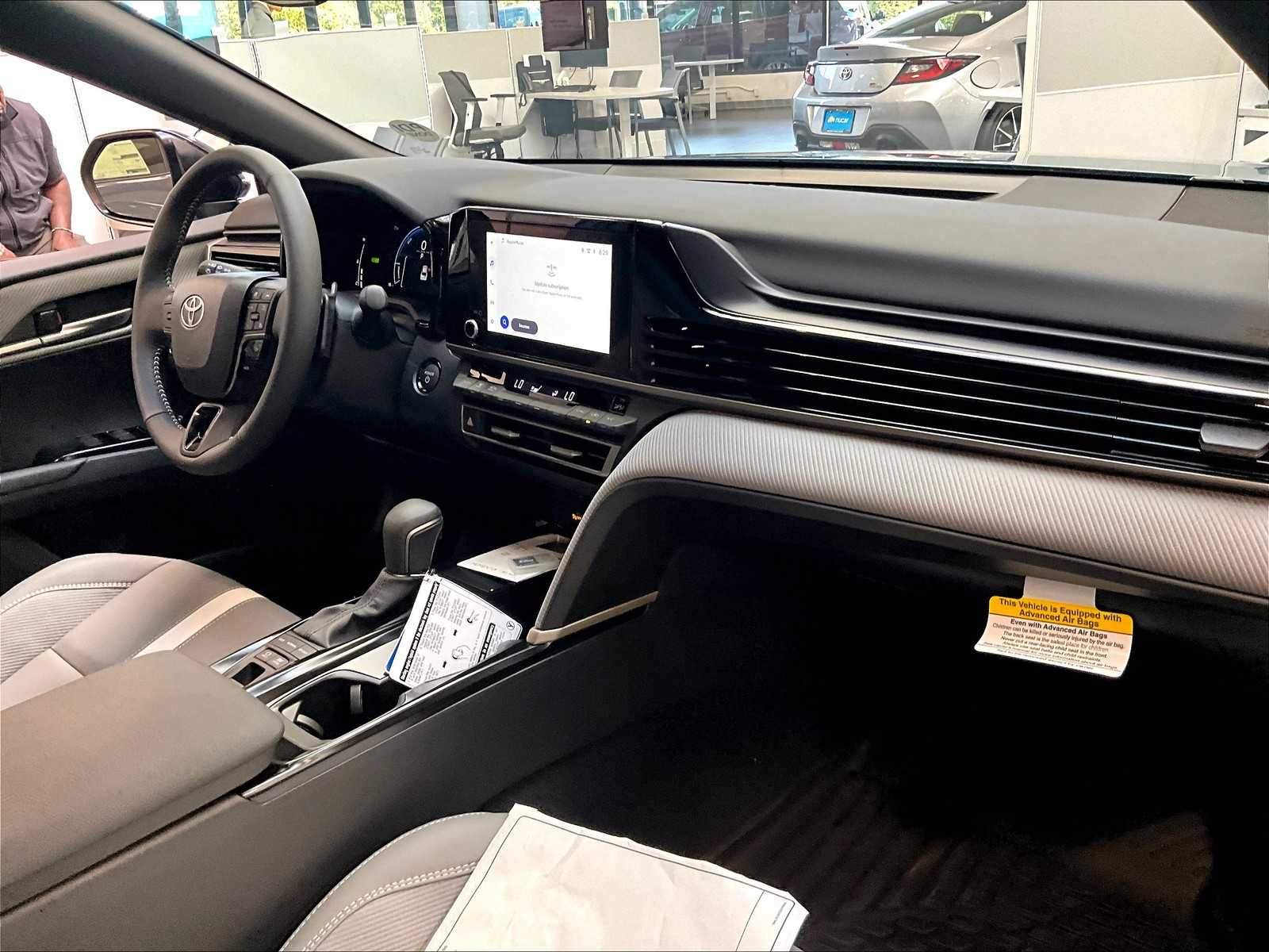 2026 Toyota Camry SE - Photo 10