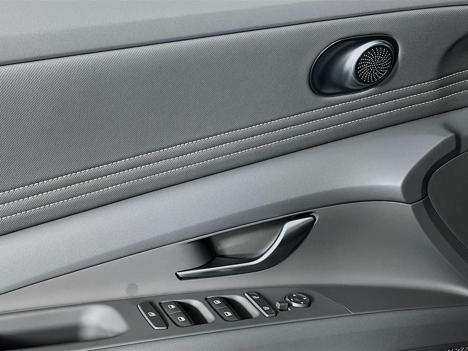 2025 Hyundai Elantra Hybrid SEL Sport - Photo 16