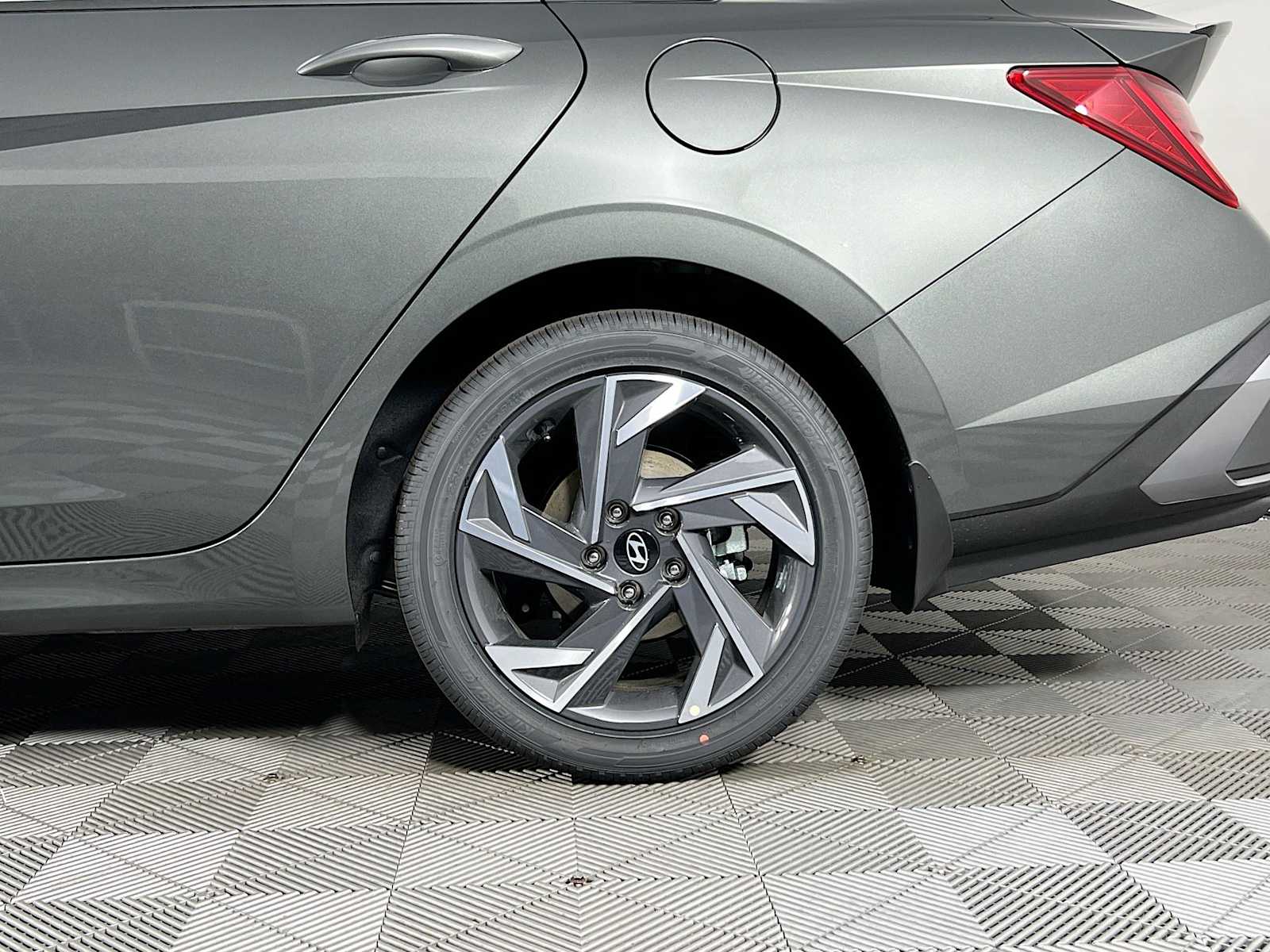 2025 Hyundai Elantra Hybrid SEL Sport - Photo 19