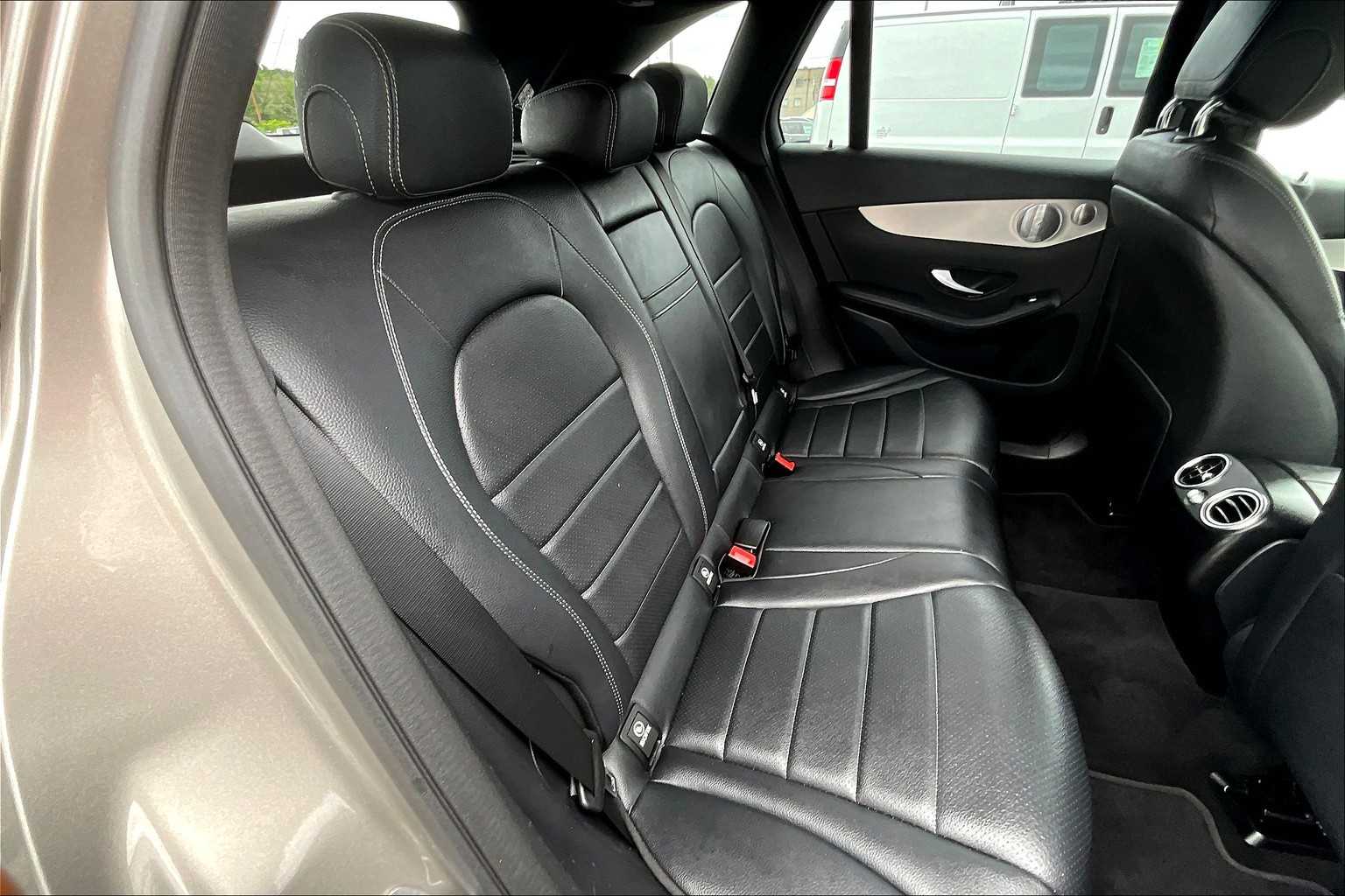 2020 Mercedes-Benz GLC GLC 300 - Photo 16