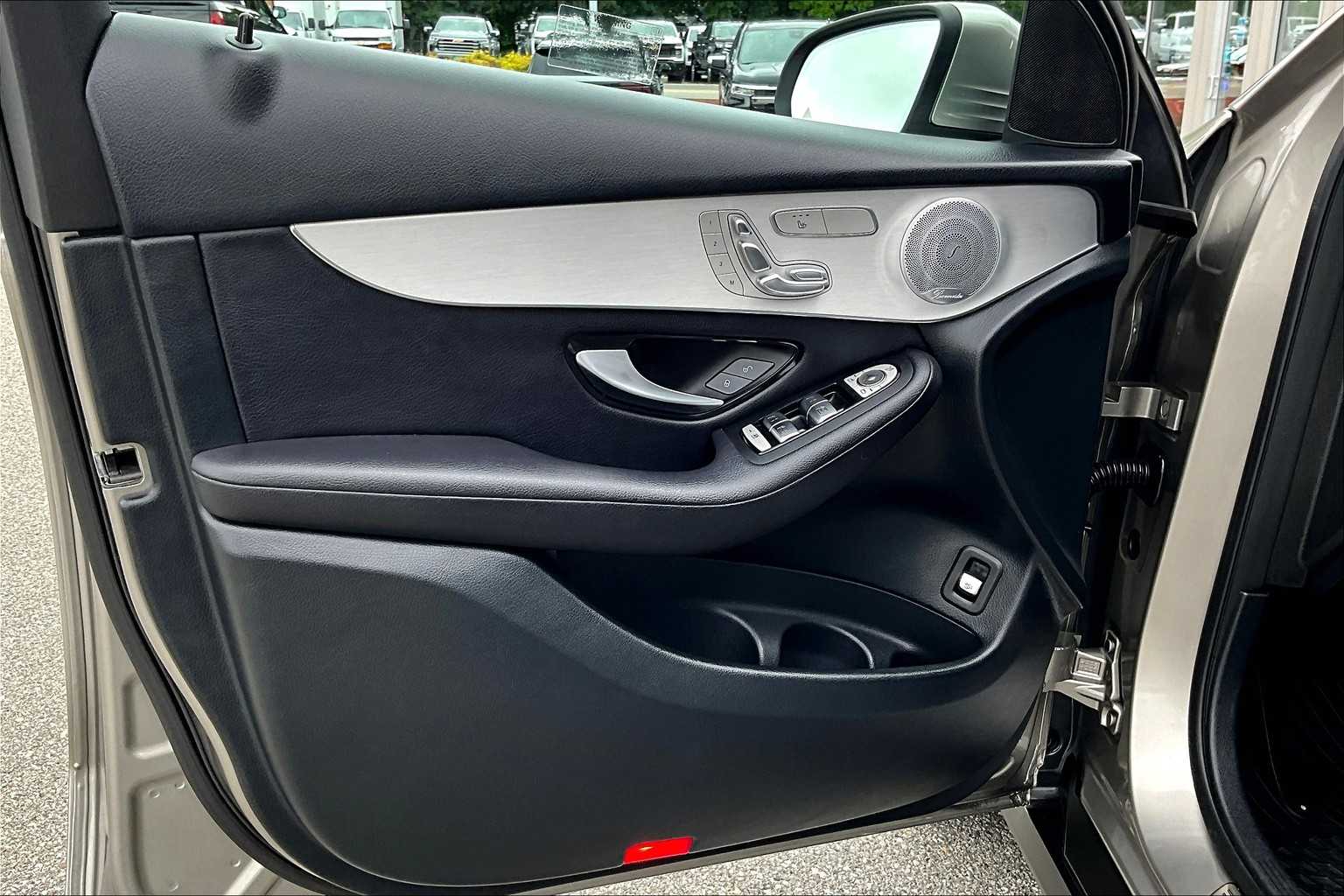 2020 Mercedes-Benz GLC GLC 300 - Photo 9