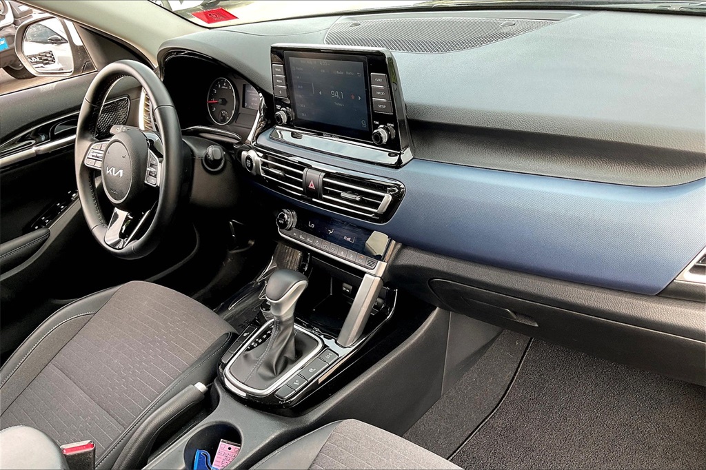 2023 Kia Seltos S - Photo 13