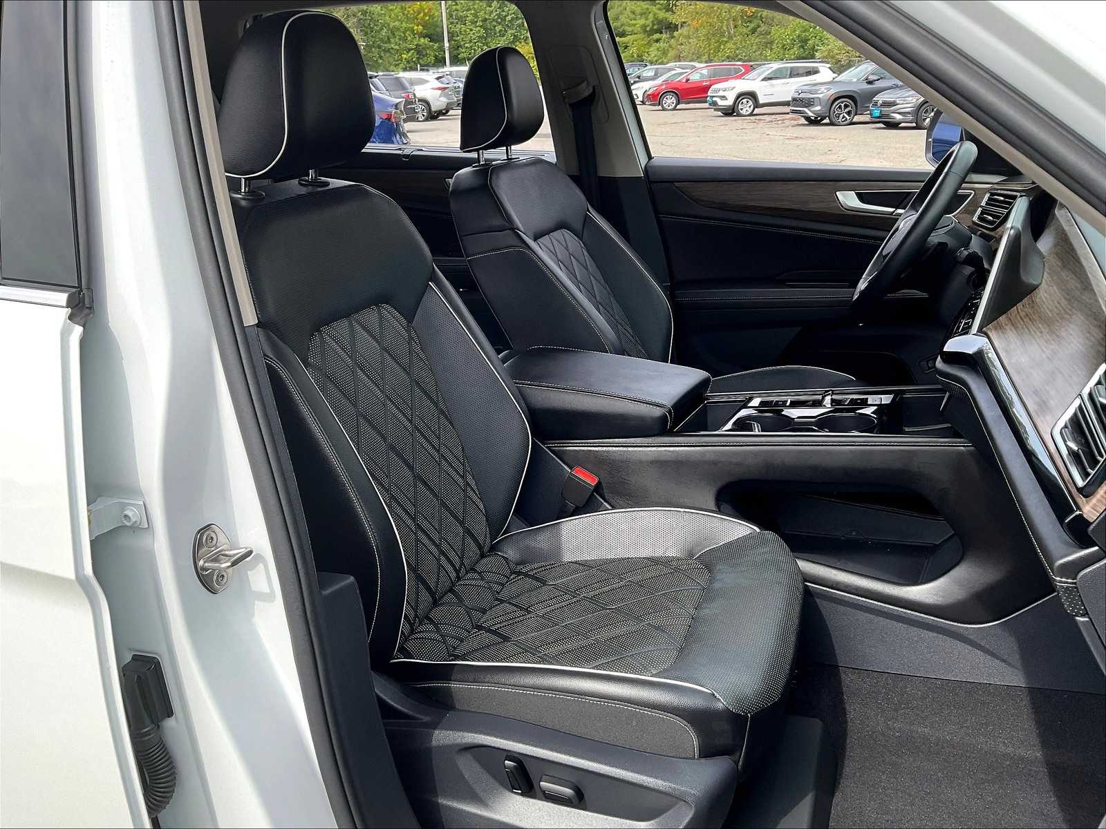2024 Volkswagen Atlas 2.0T SEL Premium R-Line - Photo 11