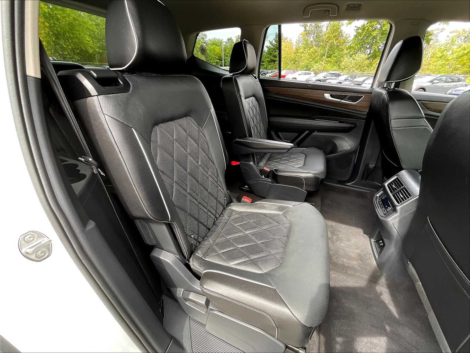 2024 Volkswagen Atlas 2.0T SEL Premium R-Line - Photo 16