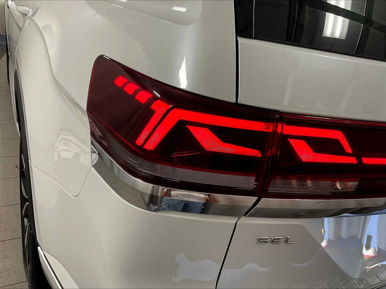 2024 Volkswagen Atlas 2.0T SEL Premium R-Line - Photo 35