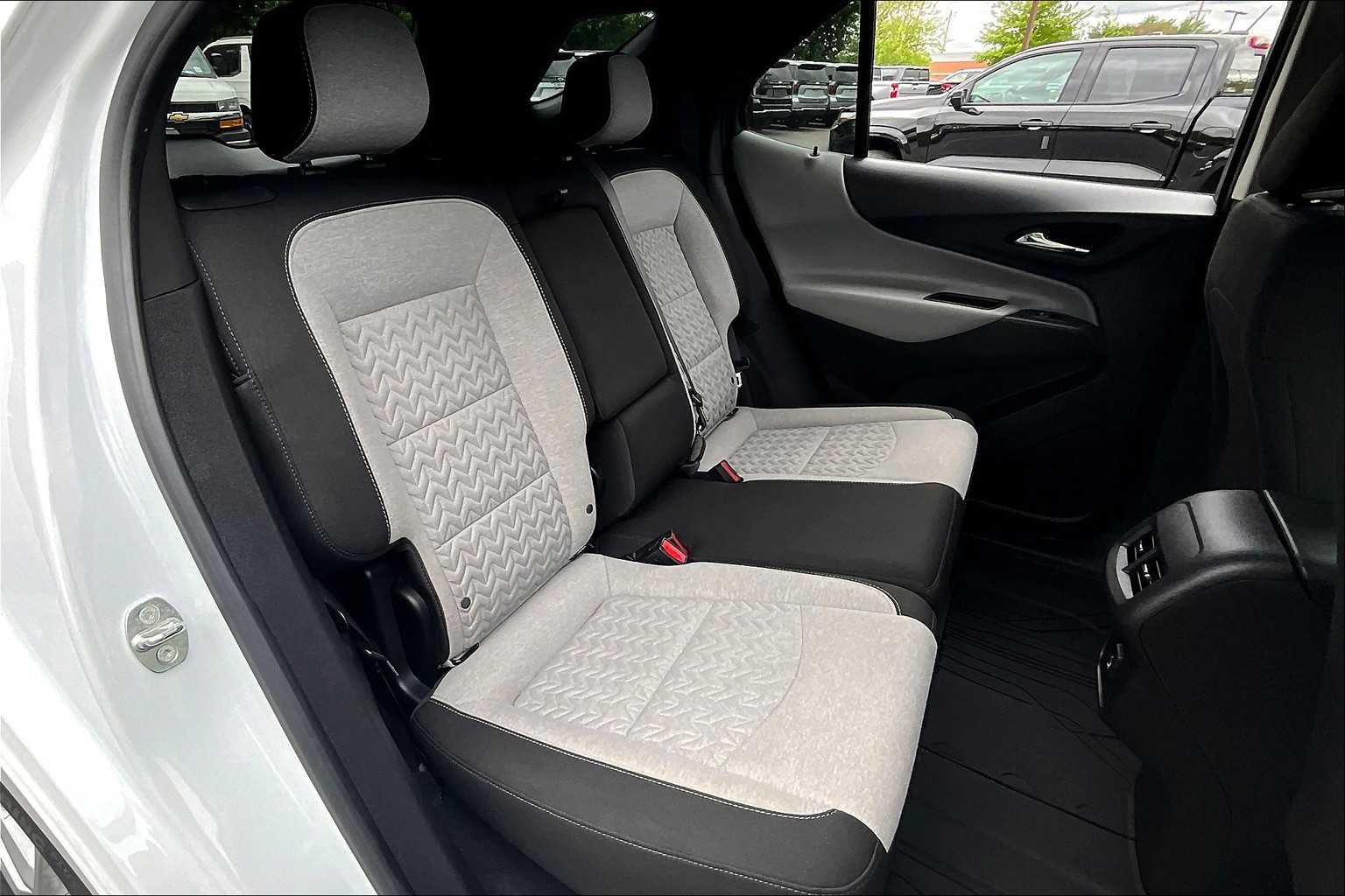 2022 Chevrolet Equinox LS - Photo 15