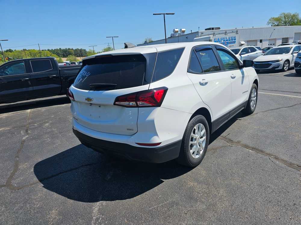2022 Chevrolet Equinox LS - Photo 2
