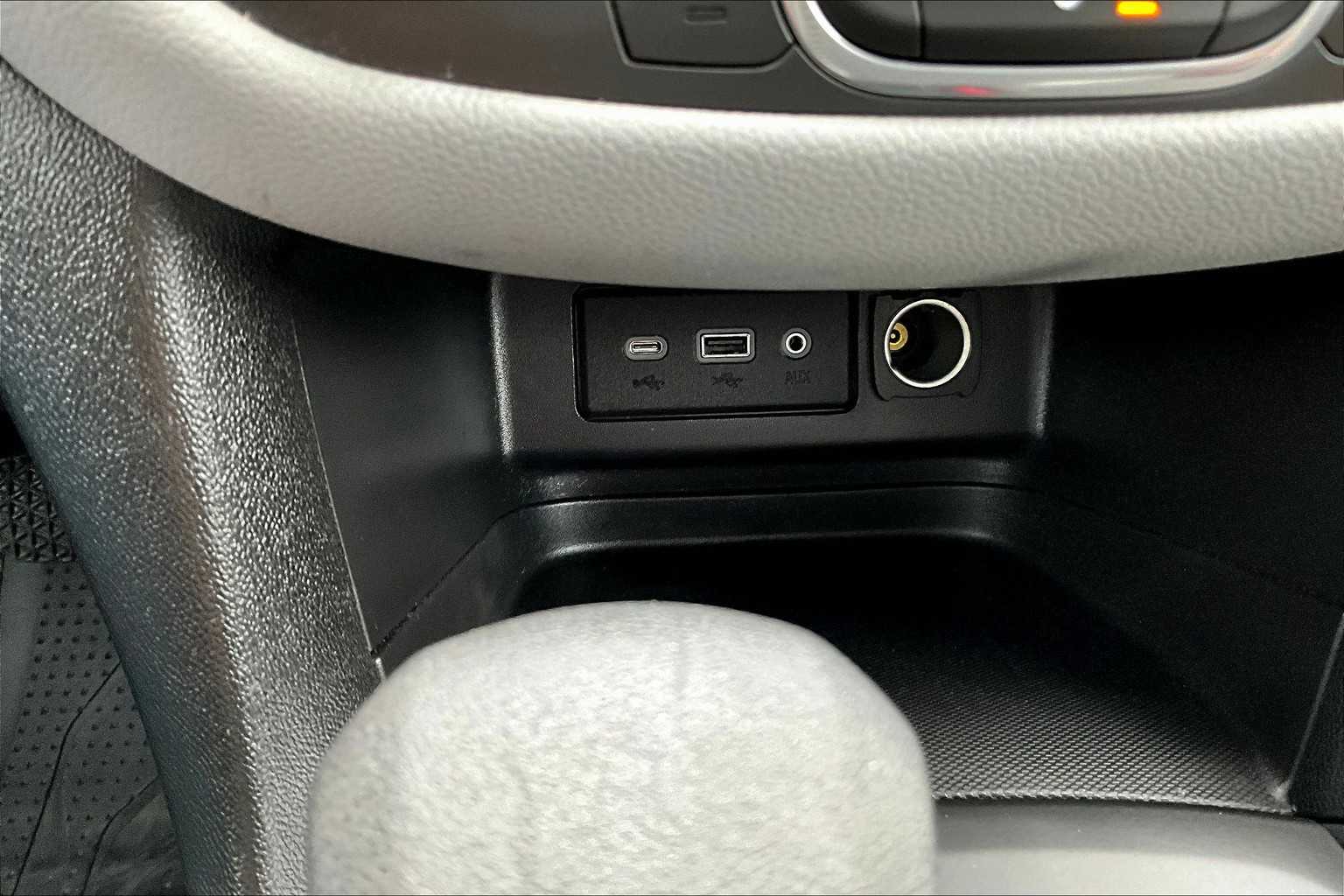 2022 Chevrolet Equinox LS - Photo 25